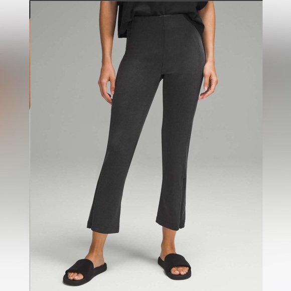 NWT!🍋🍋Lululemon Ribbed Softstreme Zip-Leg HR Cropped Pants 25”🍋🍋. Size 4. Black